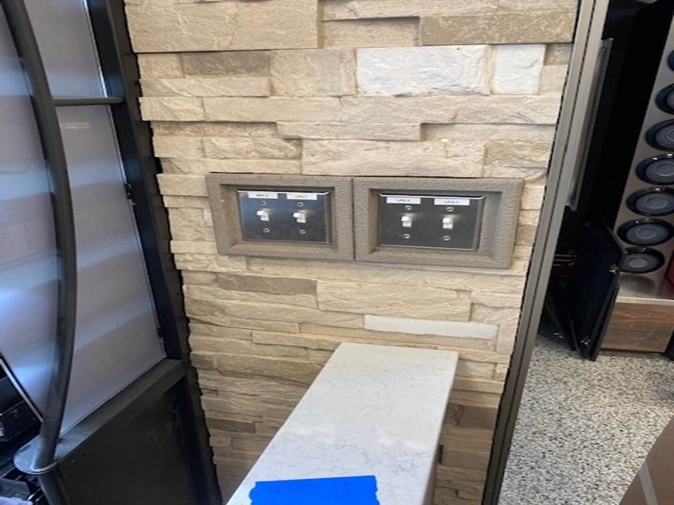Low Profile Receptacle ACC1569 -ACC1569- Fauxstonesheets