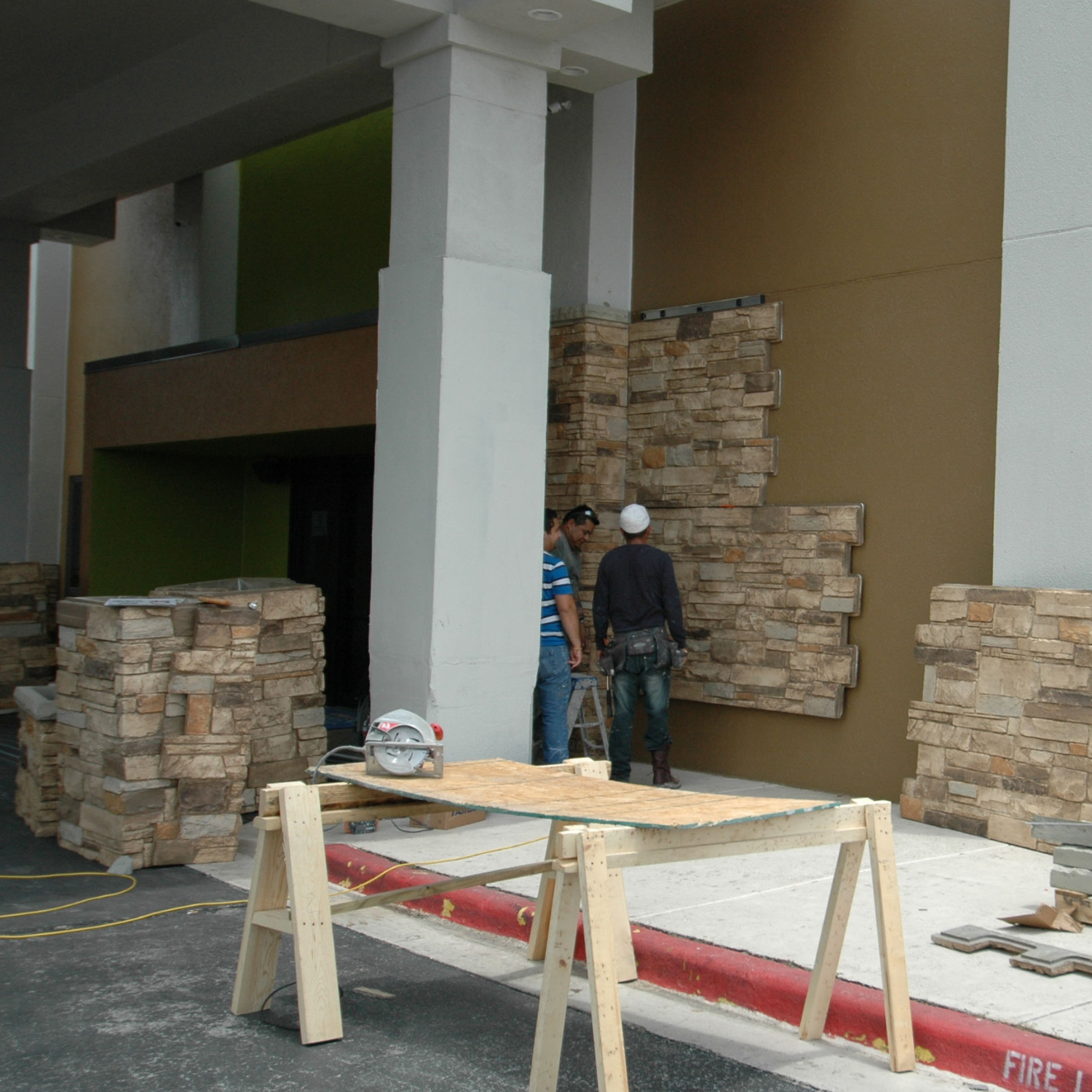 URESTONE Lite 2' x 4'